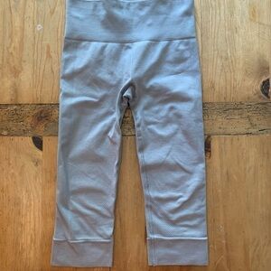 Euc Lululemon Seamlessly Street Crop Yoga Pant Heathered Medium Grey 4